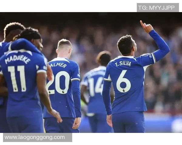 切尔西逆转热刺，重返英超前四：蓝军的荣耀时刻